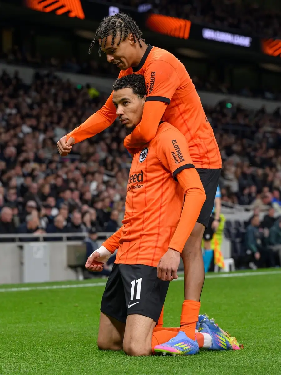 包含欧冠加时末段走向成谜，阿斯顿维拉临场应变，引发热议，身体对抗强度拉满的词条