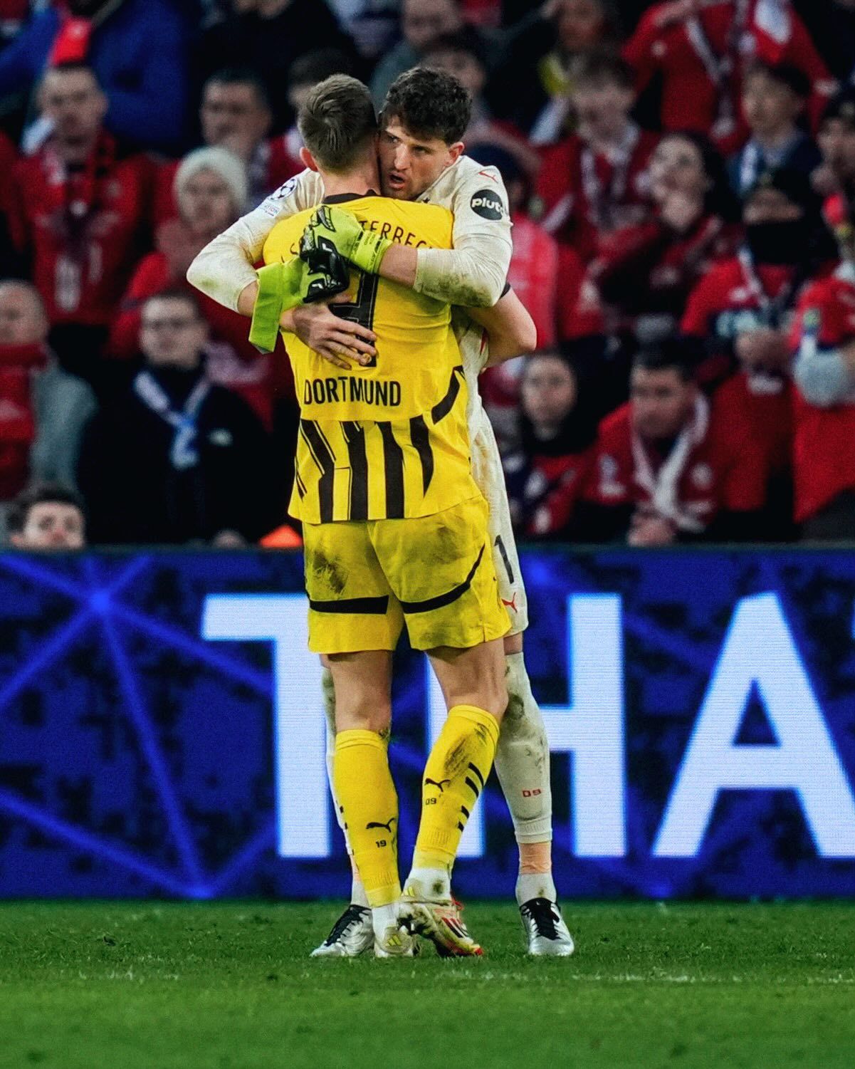 皇家社会迎欧冠关键赛；赛后远射贴柱；悬念犹存；临场指挥获称赞的简单介绍