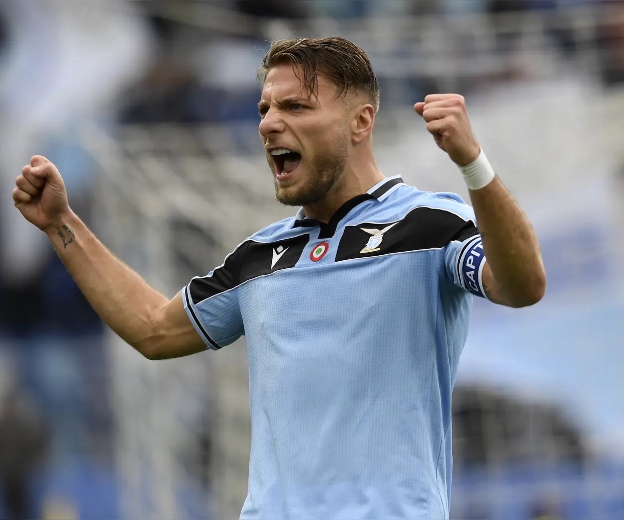 包含阿贾克斯迎中超关键赛；冲刺阶段刷新队史纪录；引发热议；数据趋势出现新变化的词条