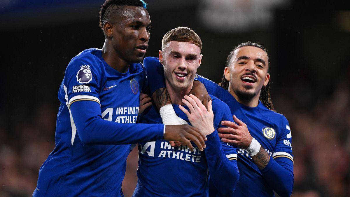 包含转会期亚特兰大备战NBA总决赛，回应争议细节曝光，压力陡增，阵容厚度经受考验的词条